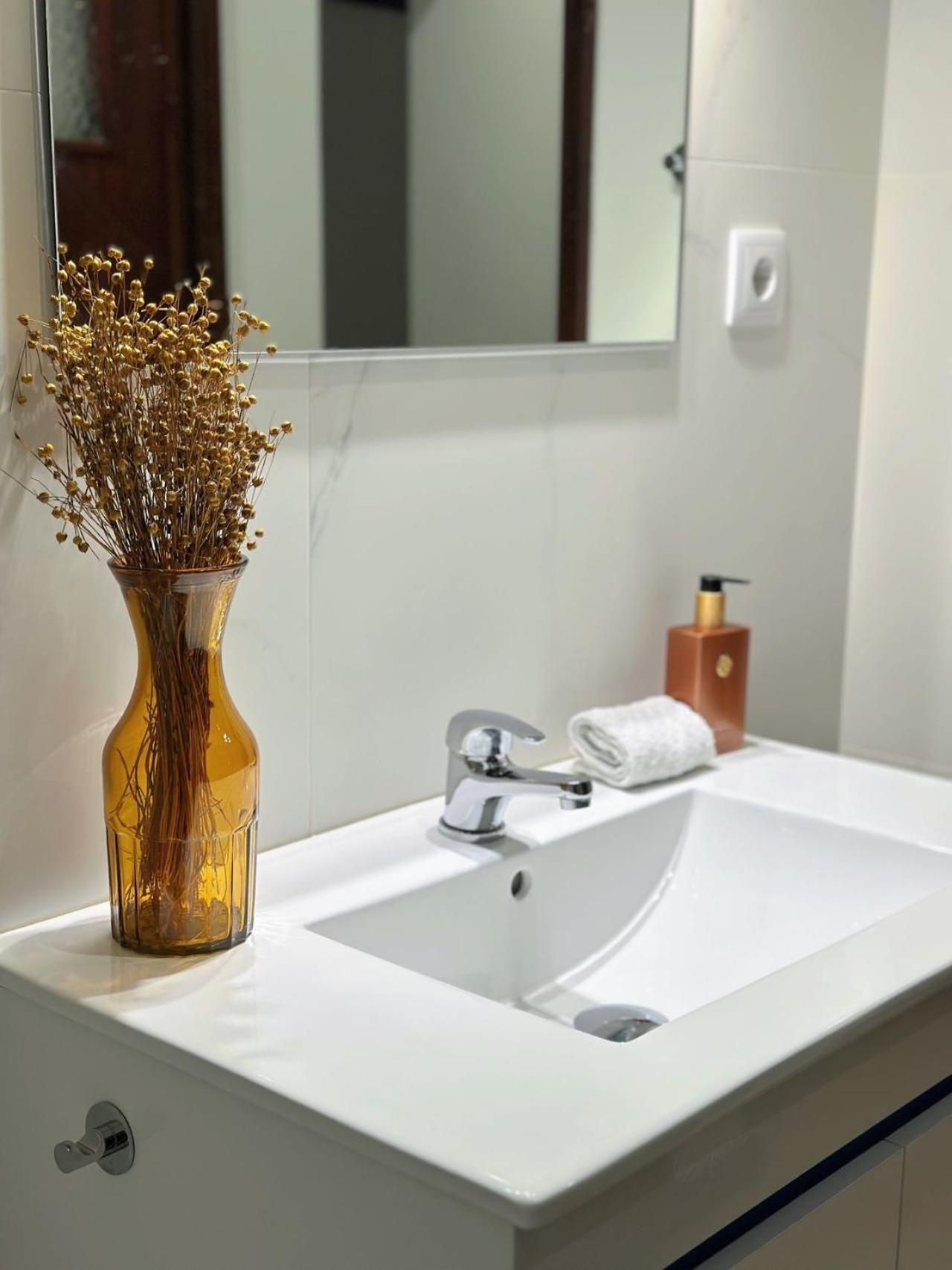 Apartmán Downtown 2 Minutes By Walk To Center And Metro-Direct To Airpot T4 Porto Exteriér fotografie
